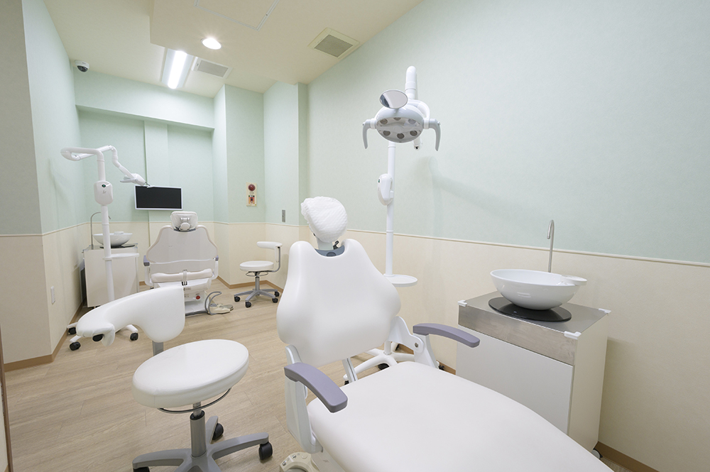 インプラント治療をする歯医者さんの席